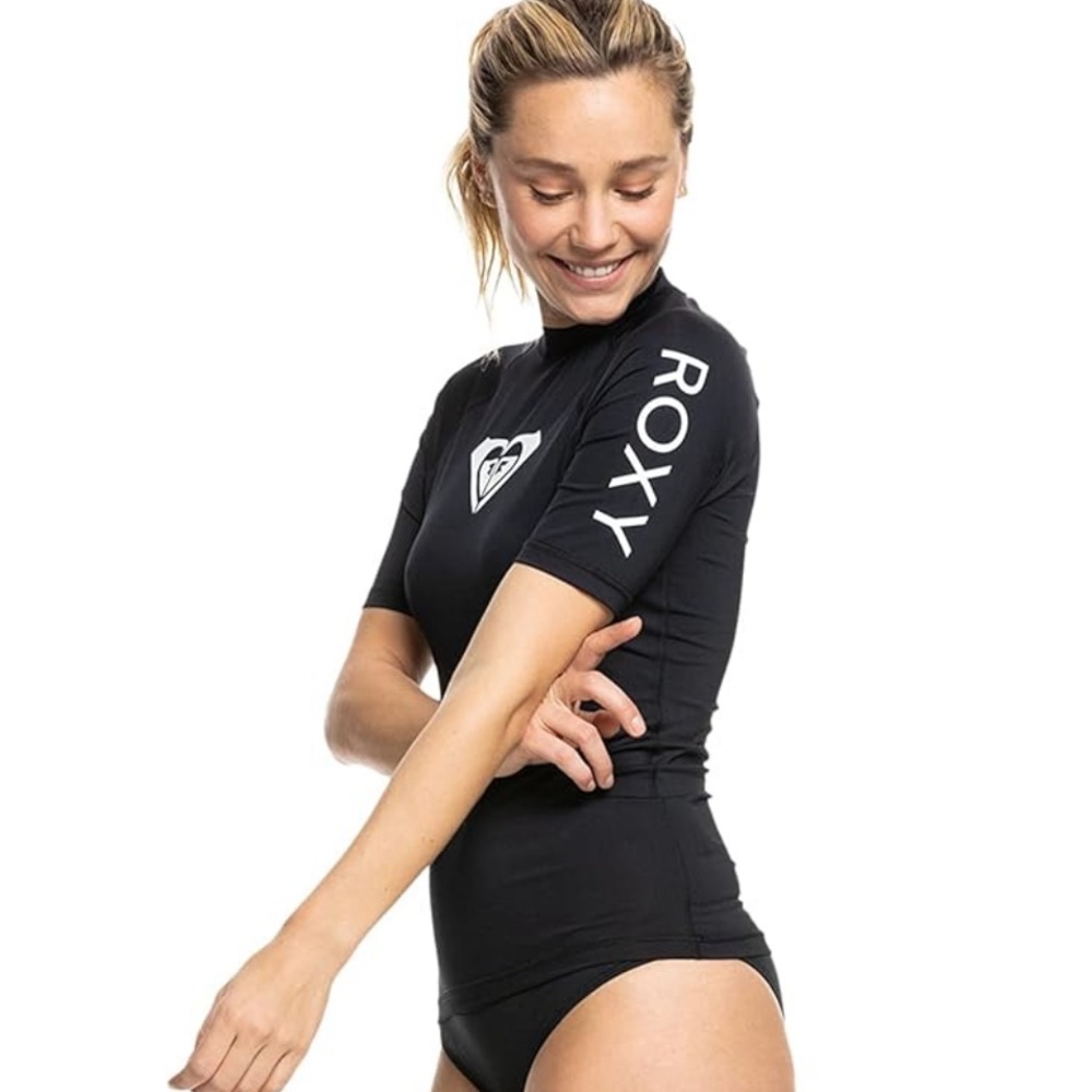 Roxy short sleeve black heart women’s rashgaurd (swim top) UV protection
Sz Lg